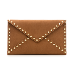 Pochette borchiata marrone in microfibra,
