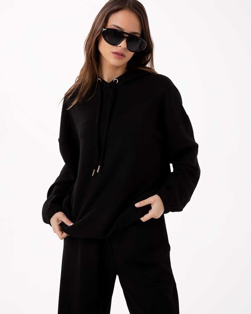 Felpa nera dal design essenziale