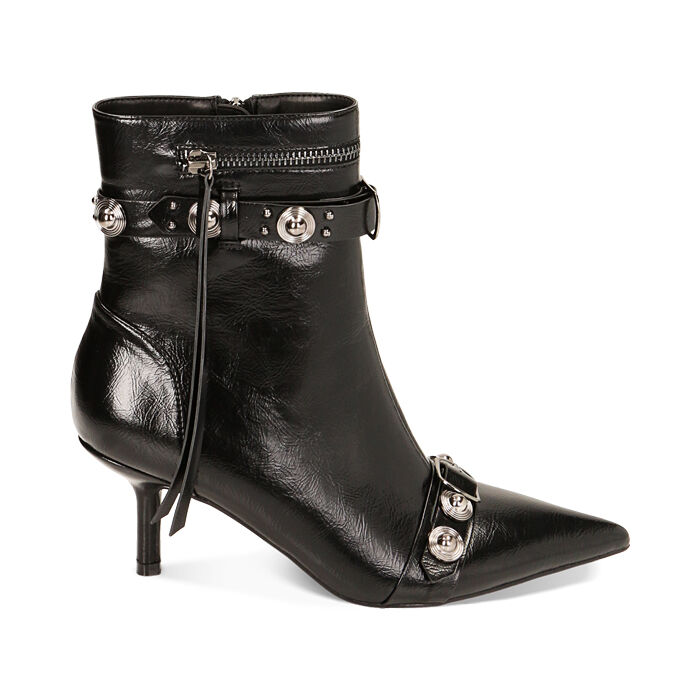 Botas negras con tachas 2025
