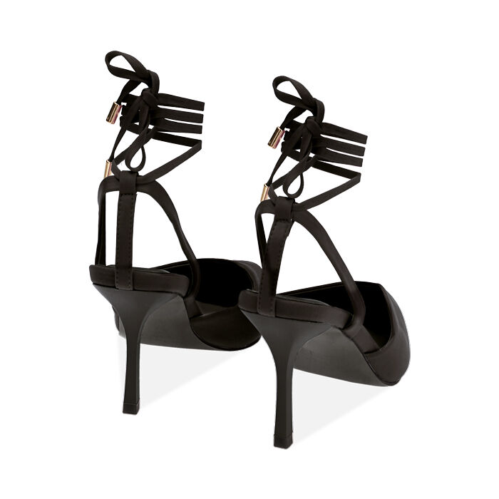 Scarpe con il tacco e lacci sale