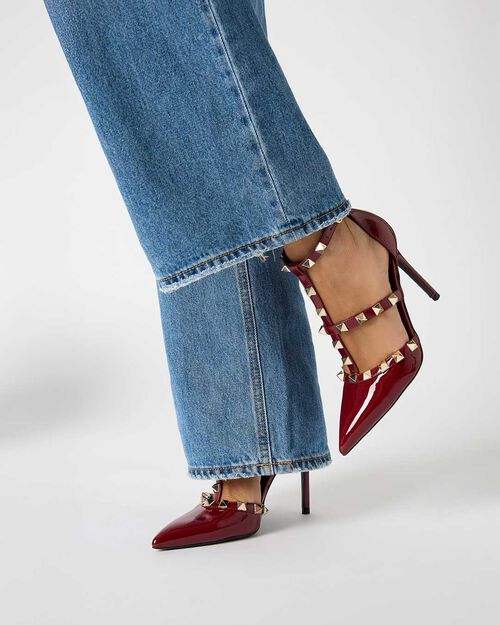 Sandales &agrave; cambrure ouverte cerise avec talon de 10,7 cm, CHESS