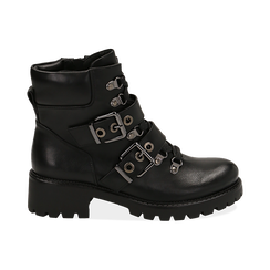 Anfibi neri in eco-pelle con fibbie e borchie,