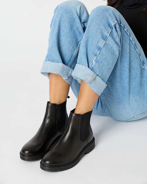 Beatles neri in vera pelle con suola in gomma, BLACK