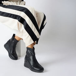Slip on nere con plateau da 7 cm per un look audace, Primadonna, 262850902EPNERO037, 002 preview
