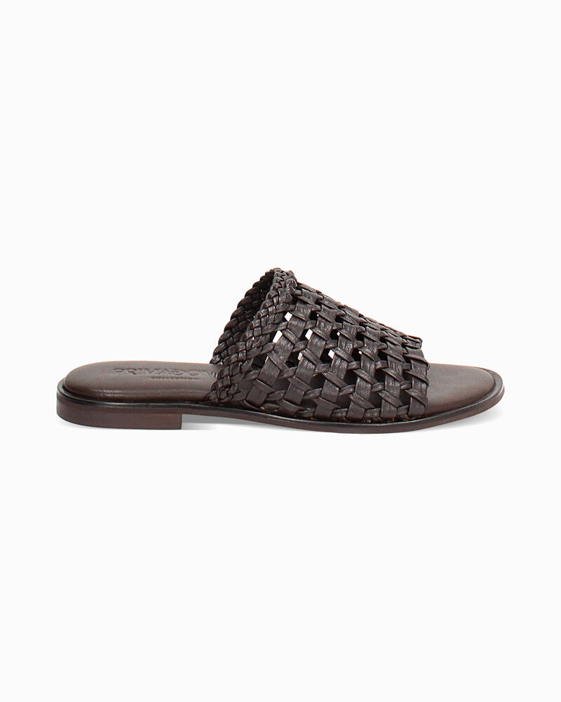 Sandalias bajos para mujer color marr&oacute;n oscuro en cuero trenzado image number null