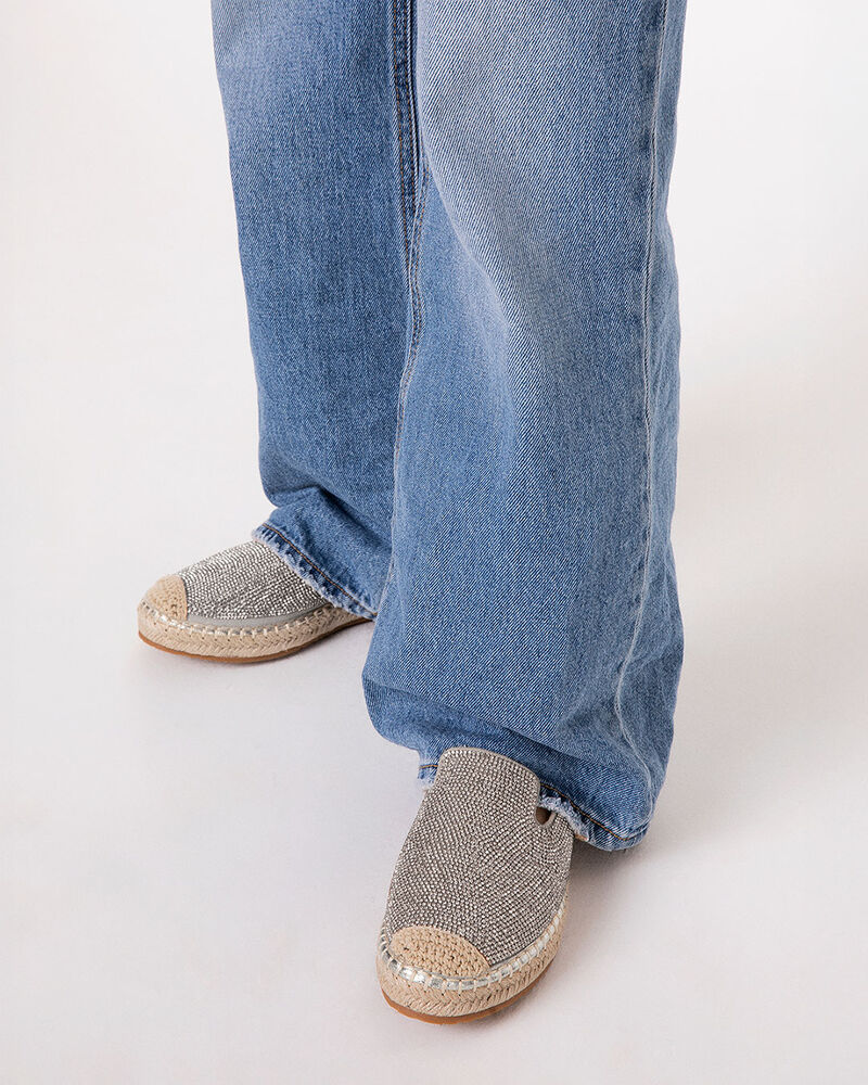 null image number null