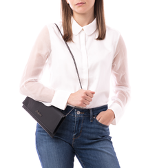 Pochette piatta nera in eco-pelle, 