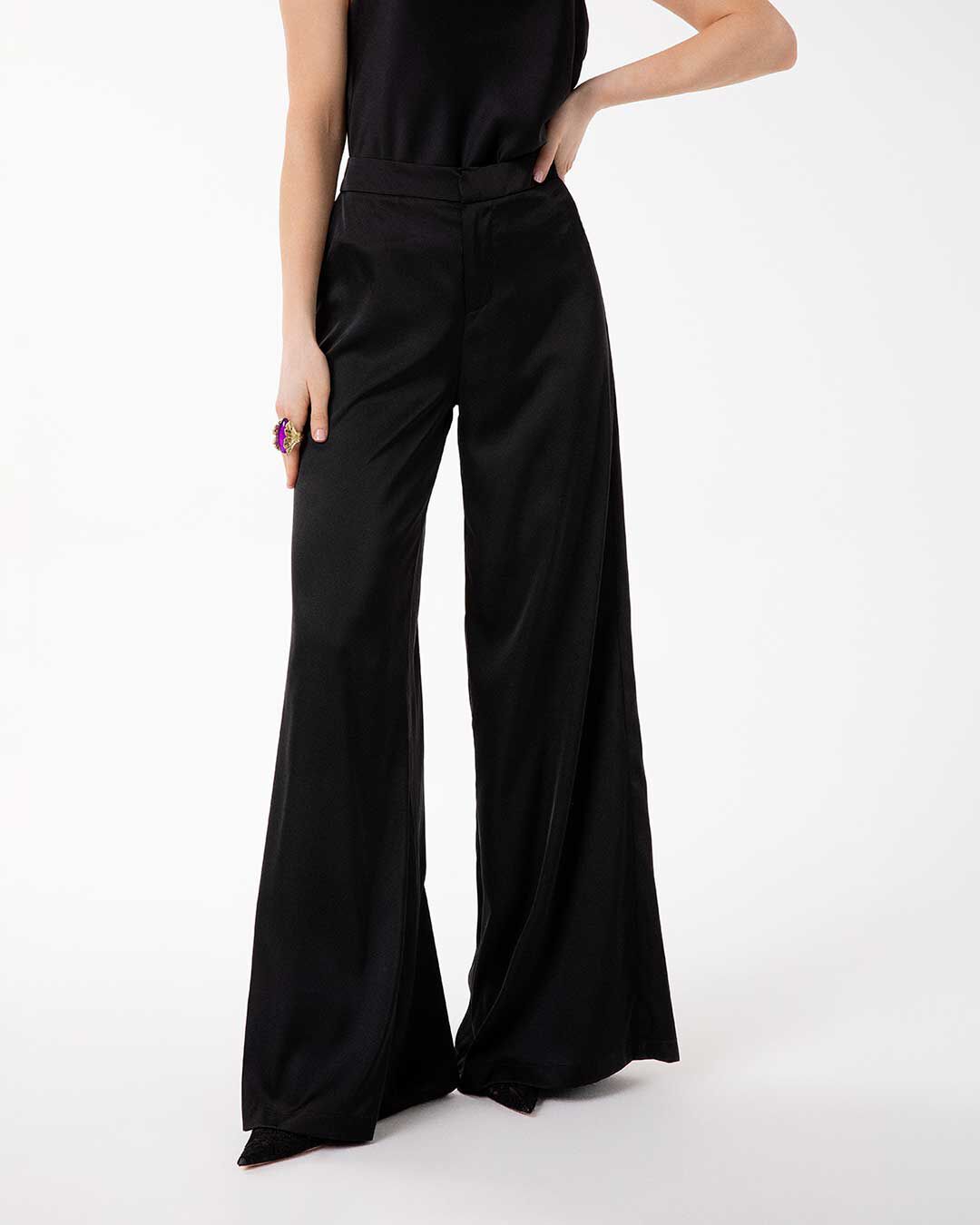 Pantaloni neri eleganti per ogni occasione