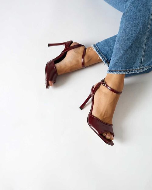 Sandales &agrave; talons bordeaux au design contemporain, BURGUNDY