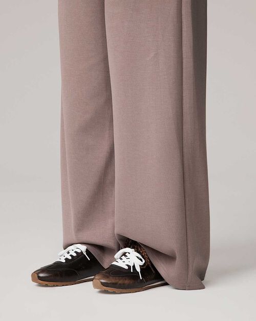 Sneakers testa di moro con lacci bianchi, DK BROWN