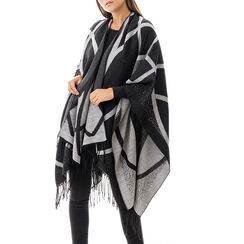 Poncho noir et gris imprimé géométrique, Special Price, 20B400018TSNEGRUNI, 001 preview