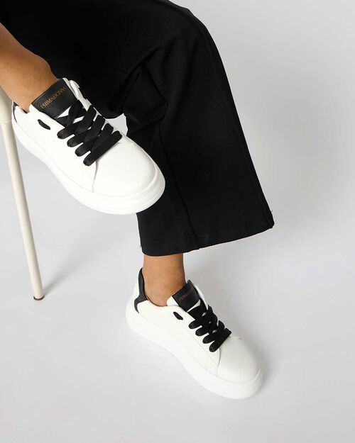 Zapatillas deportivas blancas con suela de material sint&eacute;tico., WHITE