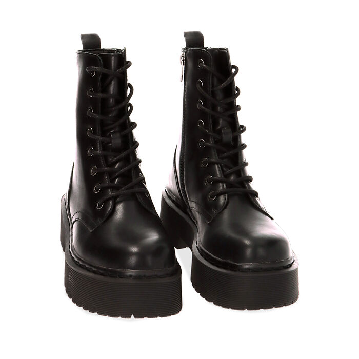 Nuova collezione Autunno Inverno scarpe vestiti borse e accessori