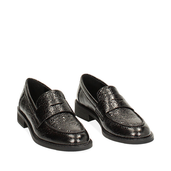 Nuova collezione Autunno Inverno scarpe vestiti borse e accessori