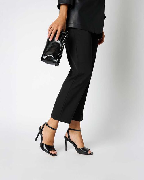 Sandales &agrave; talons en synth&eacute;tique brillant noirs, BLACK