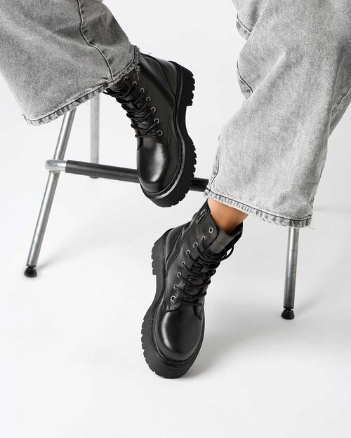Anfibi neri lucidi con suola in gomma di 5 cm, BLACK