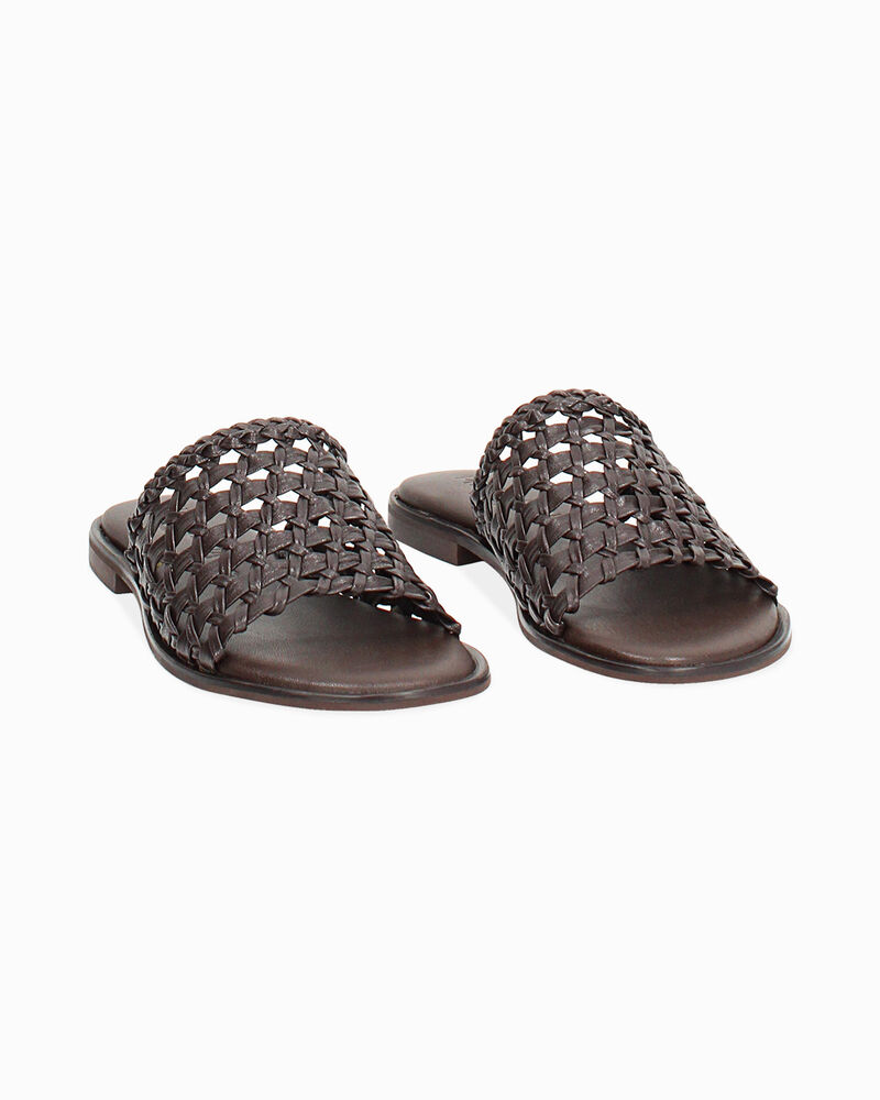 Sandalias bajos para mujer color marr&oacute;n oscuro en cuero trenzado image number null