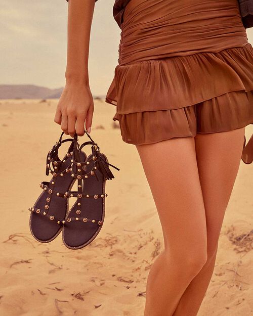 Sandali bassi testa di moro con borchie, DK BROWN