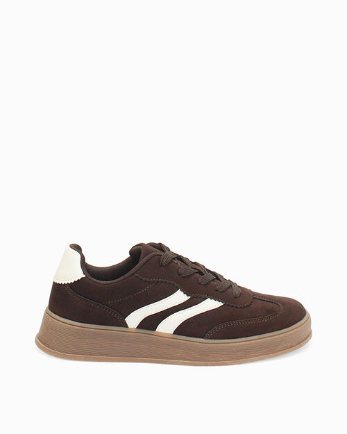 Sneakers testa di moro con stile urbano