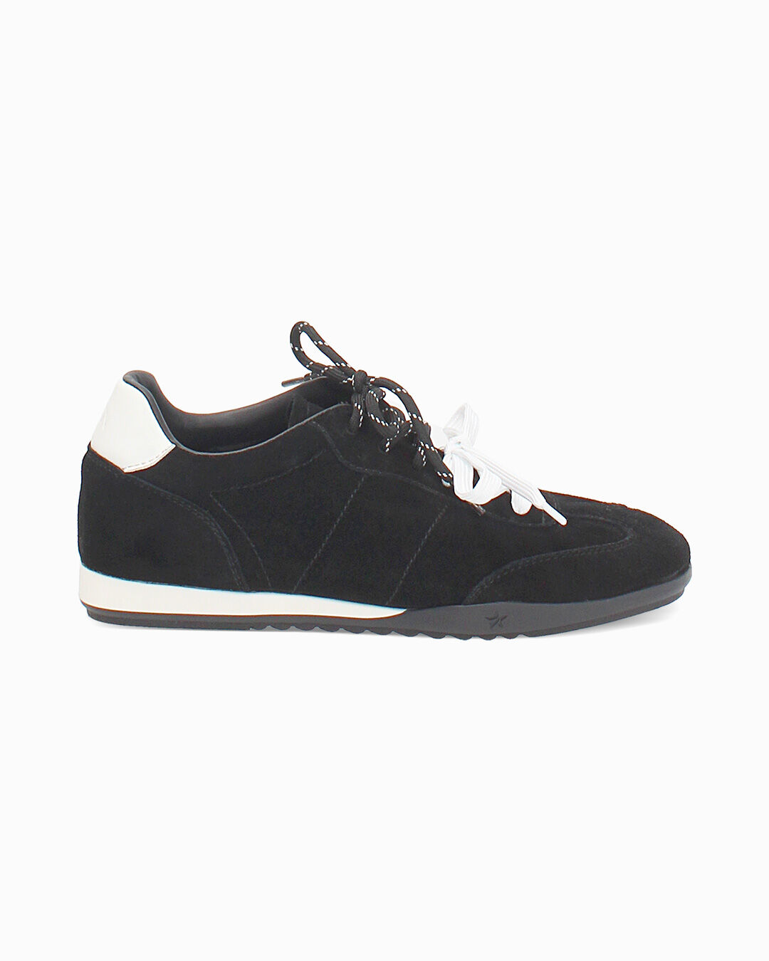 Sneakers in camoscio nero con doppio laccio