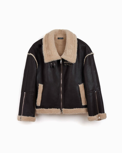 Peau lain&eacute;e brun fonc&eacute; avec d&eacute;tails sophistiqu&eacute;s, DK BROWN