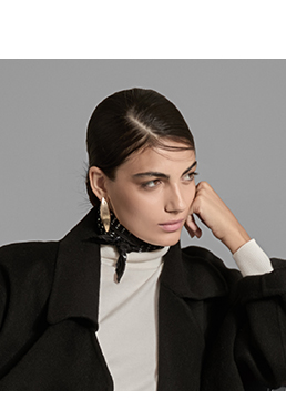 Foulard bianco e nero in tessuto elegante