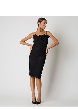 Vestito nero con dettagli eleganti