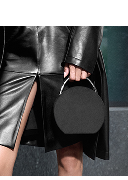 Bolso de mano negro en microfibra