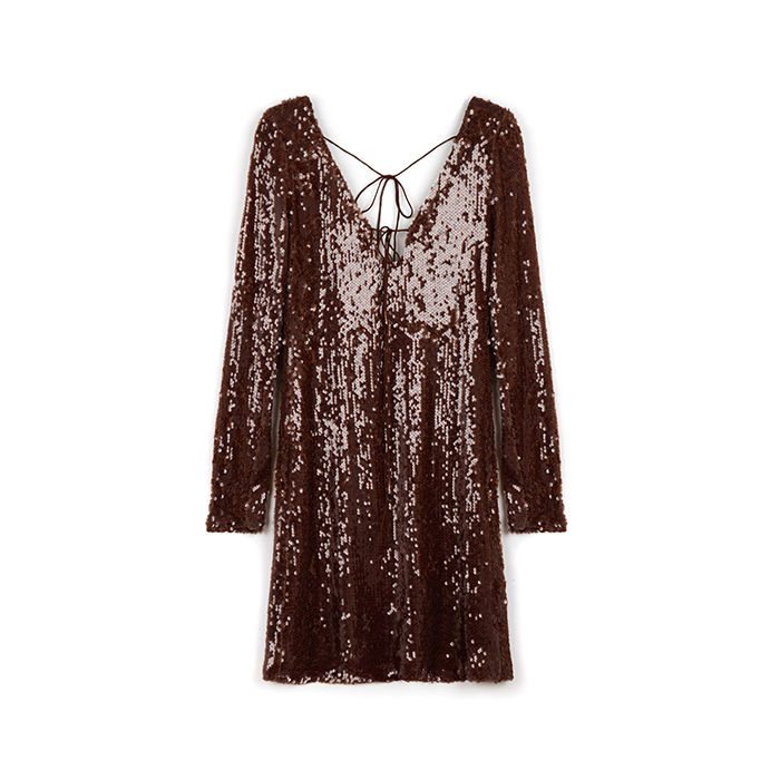 Robe marron en paillettes avec détails lumineux