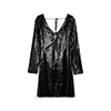 Robe noire en paillettes avec des détails uniques