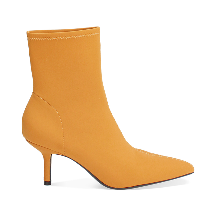 Bottines ocre avec talon de 7 cm