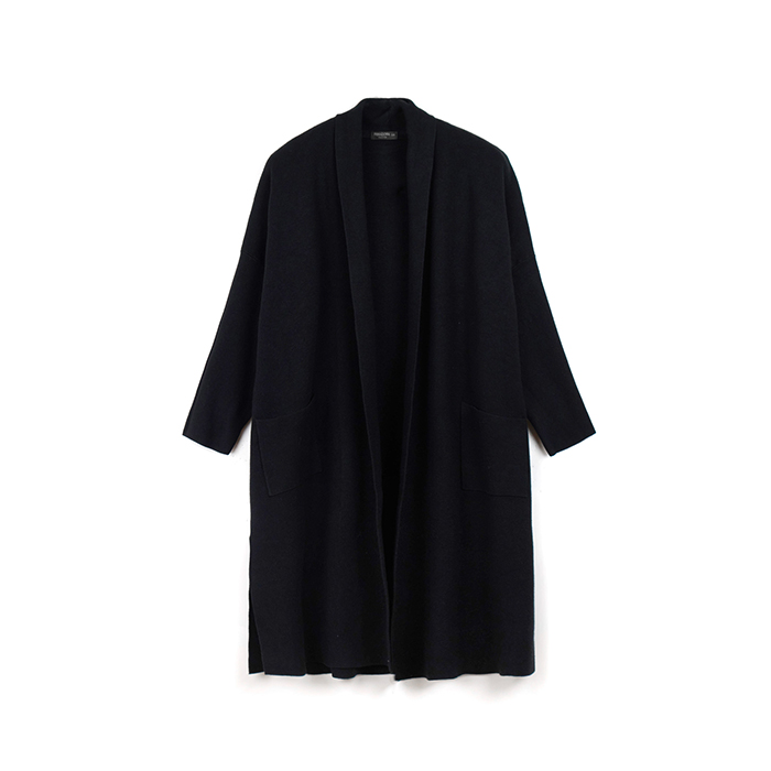 Prendas de punto negras en tela elegante para mujer