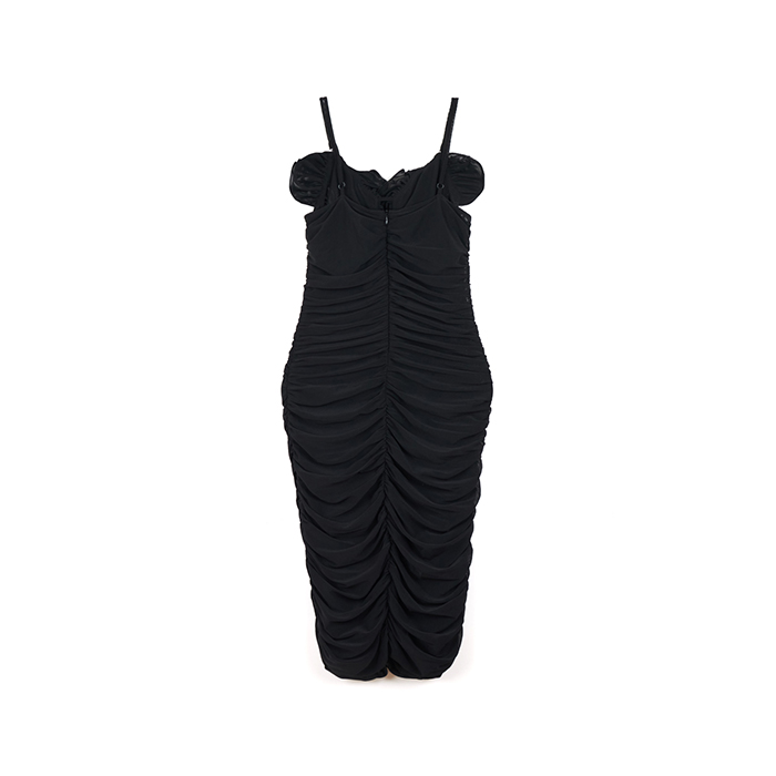 Vestito nero da donna con dettagli eleganti