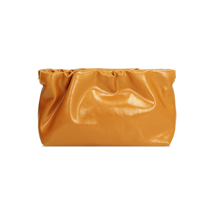 Pochette ocra lucida con tracolla removibile