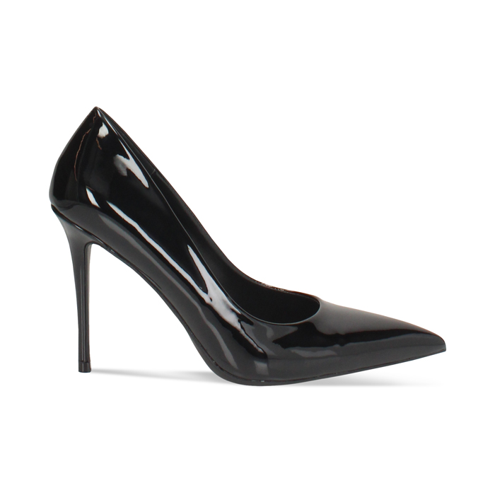 Salón negro con tacón de 10 cm de mujer