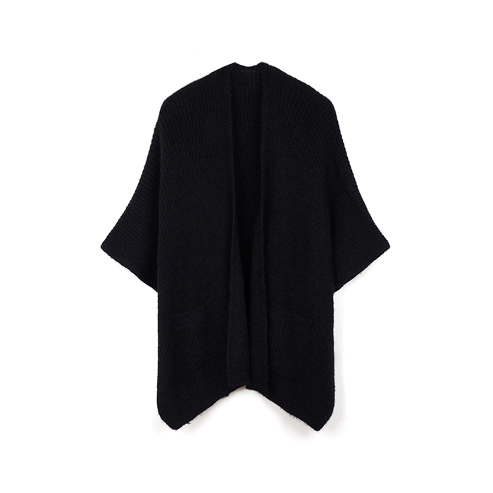 Poncho élégant en tissu noir pour un look moderne