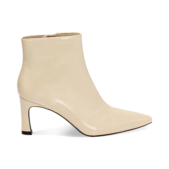 Tronchetto panna in vernice, tacco 7,5 cm