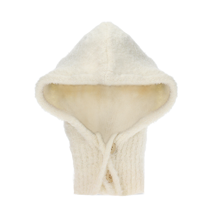 Chapeau en tissu crème avec design élégant