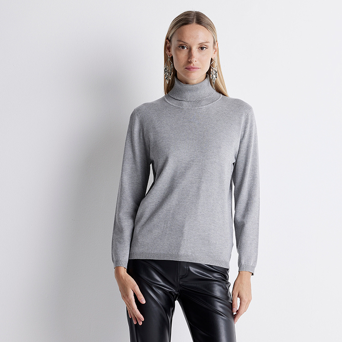 Maglia grigia collo alto