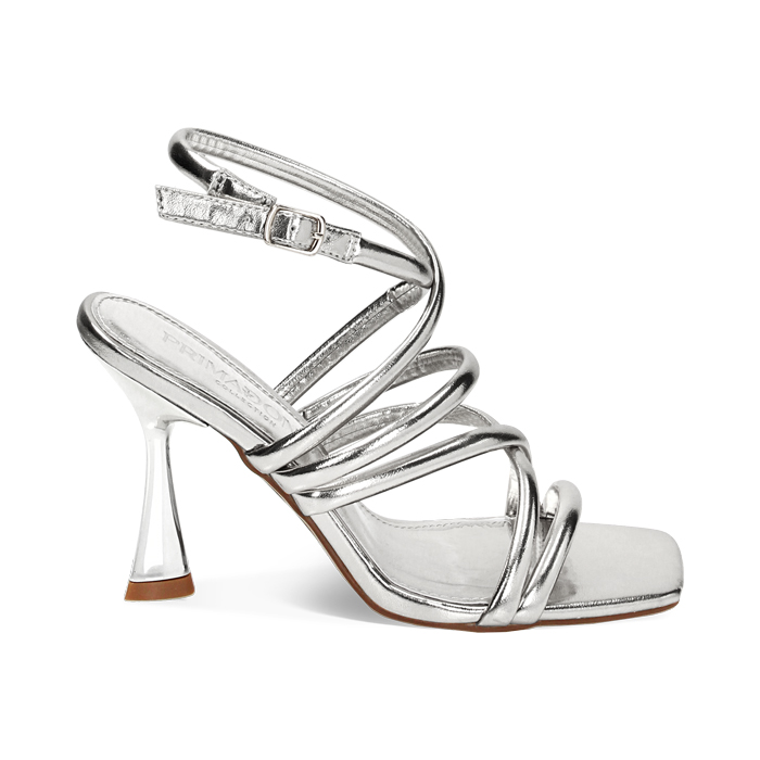 Sandalias con tacón plateado en laminado