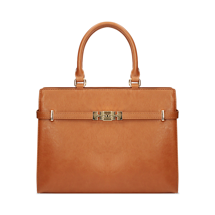 Sac &agrave; main cognac avec d&eacute;tails chics