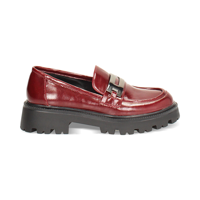 Mocasines burdeos brillantes con tacón de 4,4 cm